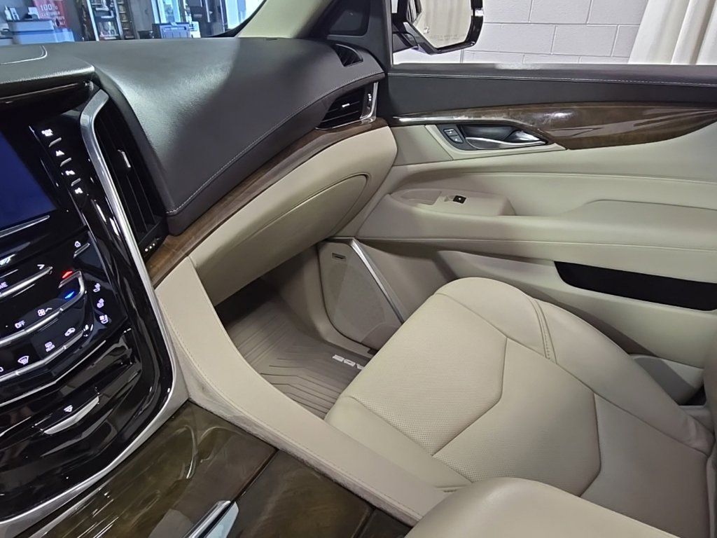 Used 2019 Cadillac Escalade Premium Luxury AWD/4WD image 29