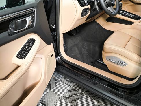 New 2026 Porsche Macan AWD/4WD image 8