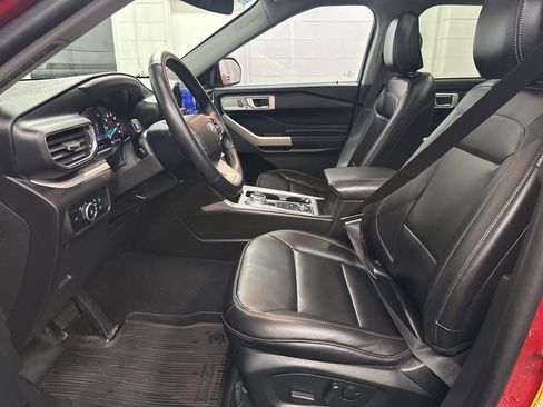 Used 2023 Ford Explorer XLT w/ Equipment Group 202A image 19