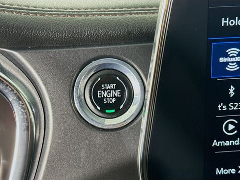 Used 2024 Chevrolet Blazer Premier w/ Enhanced Convenience Package FWD image 19