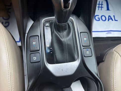 Used 2017 Hyundai Santa Fe FWD image 14
