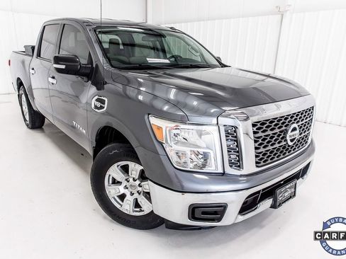 Used 2017 Nissan Titan SV image 7