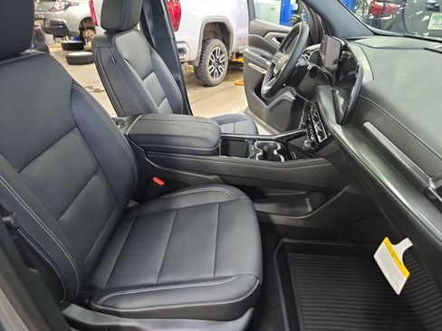 New 2026 Chevrolet Traverse LT w/ Driver Confidence Package image 10