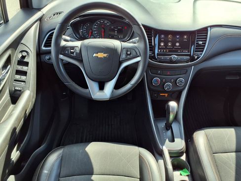 Used 2021 Chevrolet Trax LT w/ Midnight Edition AWD/4WD image 4