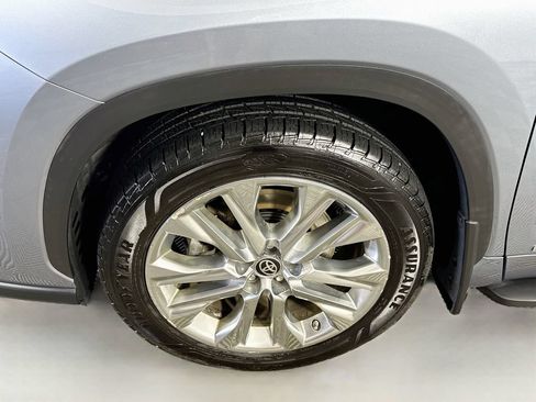Used 2021 Toyota Highlander Limited AWD/4WD image 4