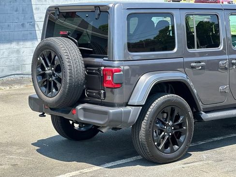 Used 2025 Jeep Wrangler Unlimited Sahara AWD/4WD image 40