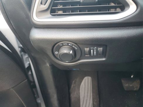 New 2026 Chrysler Voyager LX image 28