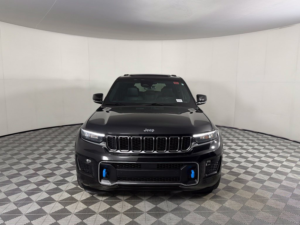 Used 2024 Jeep Grand Cherokee Overland w/ Luxury Tech Group IV AWD/4WD image 4