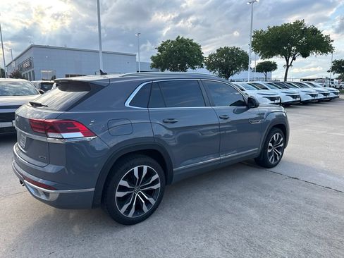 Used 2021 Volkswagen Atlas Cross Sport SEL R-Line w/ Cross Sport MDO Package AWD/4WD image 3