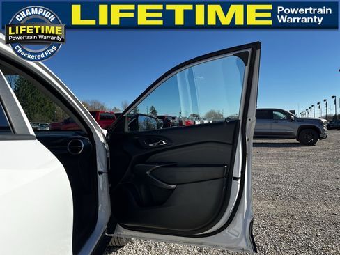 Used 2024 Chevrolet Trax ACTIV w/ Driver Confidence Package image 34