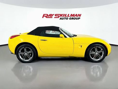 Used 2007 Pontiac Solstice Convertible w/ Premium Package RWD image 8