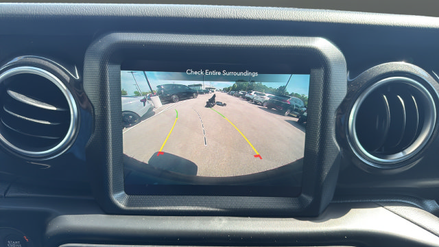 Used 2023 Jeep Wrangler Unlimited Sahara AWD/4WD image 14