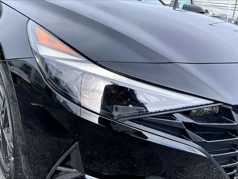 Used 2021 Hyundai Elantra SEL image 25