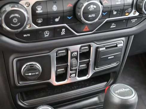 Used 2025 Jeep Gladiator Sport AWD/4WD image 21