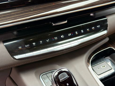 Used 2023 Cadillac Escalade ESV Premium Luxury w/ Performance Package image 36