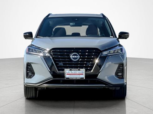Used 2022 Nissan Kicks SR w/ Interior Electronics Package FWD image 8