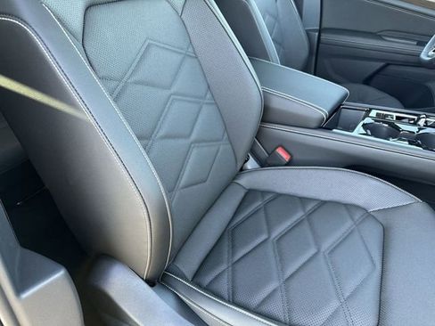 Used 2024 Volkswagen Atlas SE w/ Black Wheel Package image 24