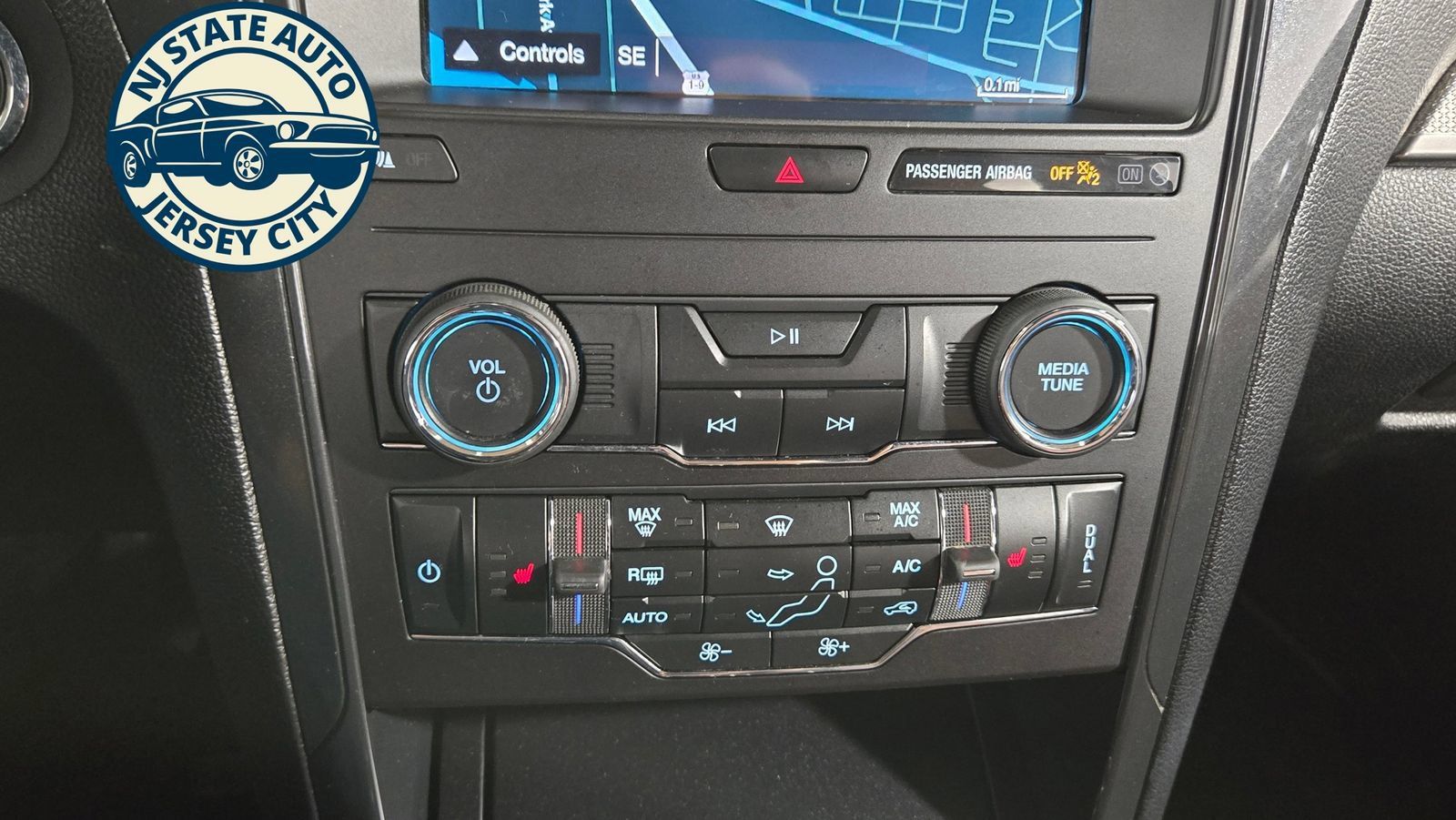 Used 2019 Ford Explorer XLT w/ Equipment Group 202A AWD/4WD image 20