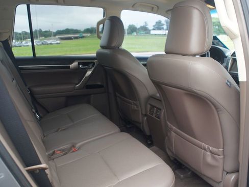 Used 2016 Lexus GX 460 w/ Navigation Package AWD/4WD image 22