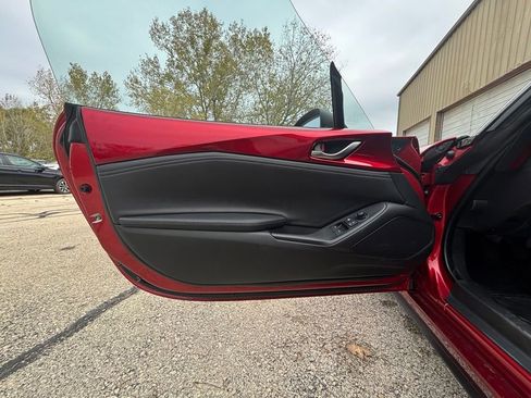 New 2025 MAZDA MX-5 Miata Club w/ Weather Package RWD image 9