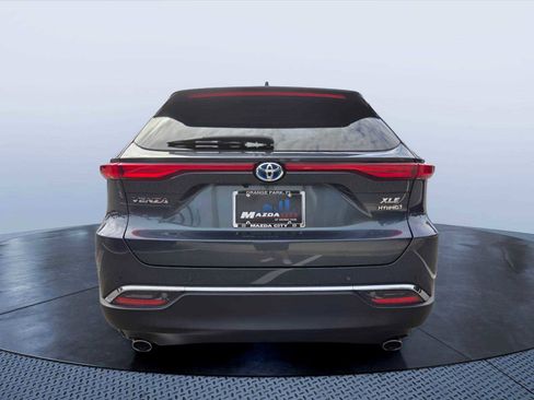 Used 2022 Toyota Venza XLE AWD/4WD image 4