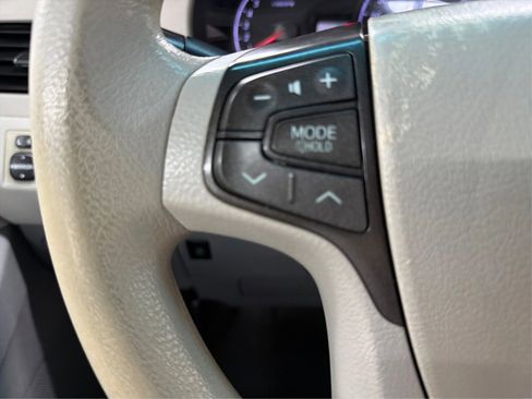 Used 2014 Toyota Sienna LE FWD image 20
