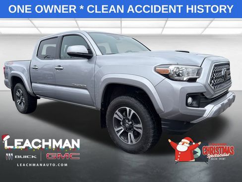 Used 2019 Toyota Tacoma TRD Sport image 1