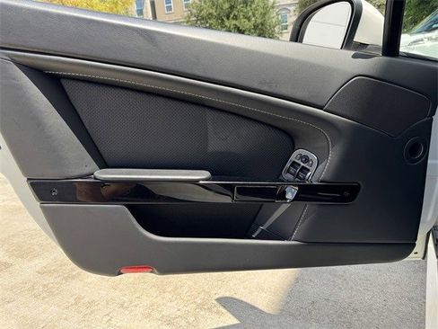 Used 2016 Aston Martin V8 Vantage GT image 18