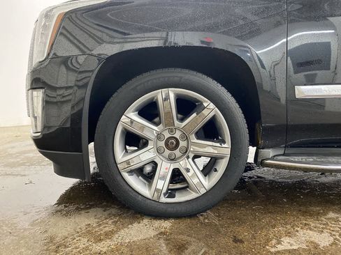 Used 2015 Cadillac Escalade Luxury image 11