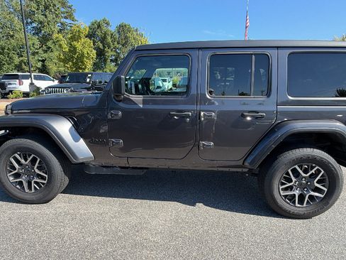 Certified 2026 Jeep Wrangler Unlimited Sahara AWD/4WD image 11