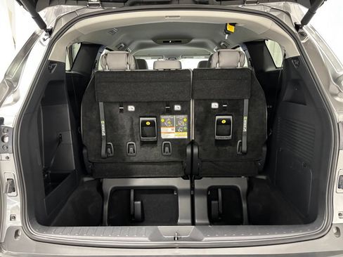 Used 2026 Toyota Sienna LE FWD image 52