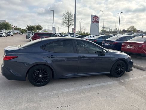 Used 2026 Toyota Camry SE w/ Convenience Package image 4