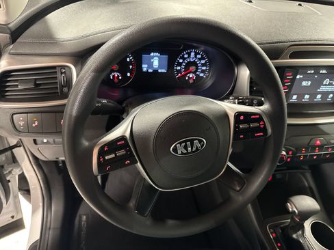 Used 2019 Kia Sorento FWD image 19