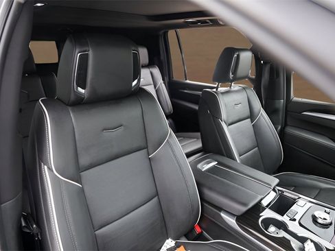 Certified 2025 Cadillac Escalade ESV Premium Luxury image 52