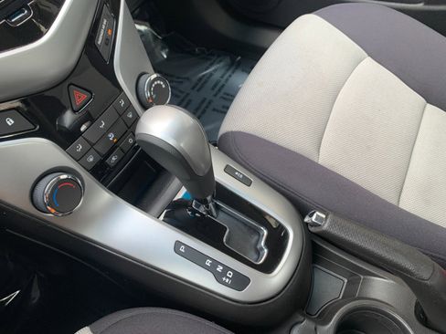 Used 2014 Chevrolet Cruze LS FWD image 15