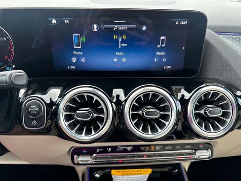 Used 2025 Mercedes-Benz GLA 250 image 11