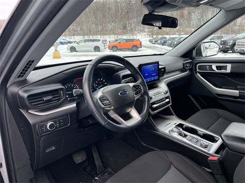 Used 2022 Ford Explorer XLT image 10