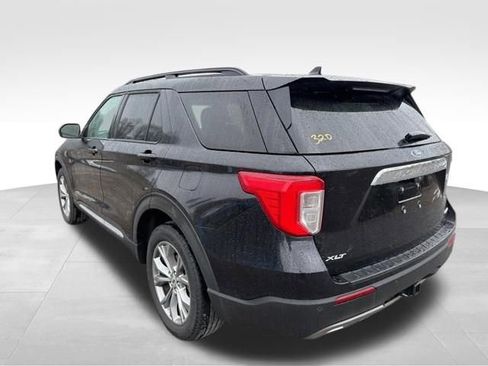 Used 2022 Ford Explorer XLT w/ Equipment Group 202A image 6