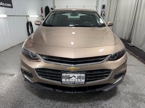 Used 2018 Chevrolet Malibu LT FWD image 2
