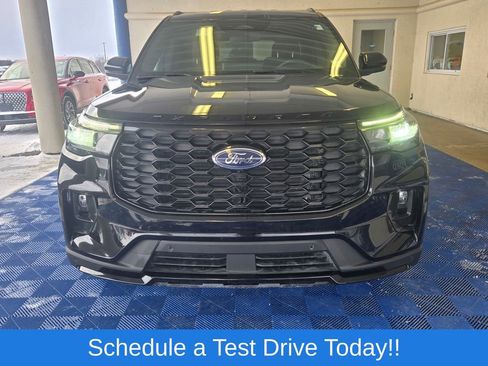 Used 2025 Ford Explorer ST-Line image 3