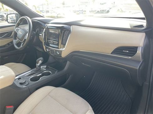 Used 2023 Chevrolet Traverse LS image 28