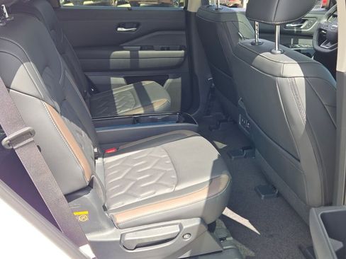 New 2026 Nissan Pathfinder Platinum AWD/4WD image 8