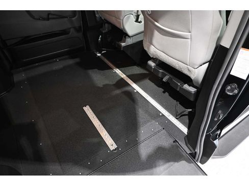 Used 2019 Toyota Sienna XLE FWD image 19