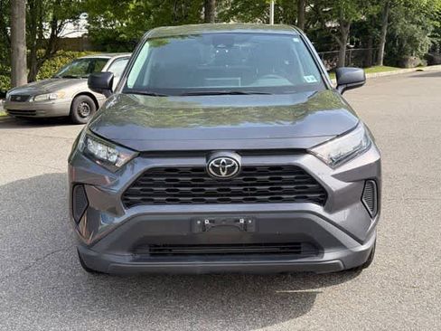 Used 2022 Toyota RAV4 LE AWD/4WD image 2