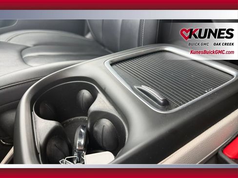 Used 2024 Chrysler Pacifica Touring-L FWD image 31