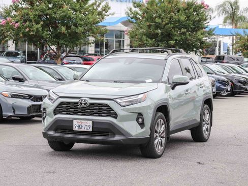 Used 2023 Toyota RAV4 XLE Premium FWD image 3
