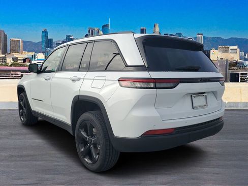 New 2025 Jeep Grand Cherokee Altitude image 5