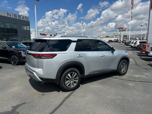 Used 2023 Nissan Pathfinder SL AWD/4WD image 12