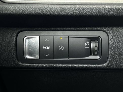 Used 2025 Chevrolet Traverse LT FWD image 25
