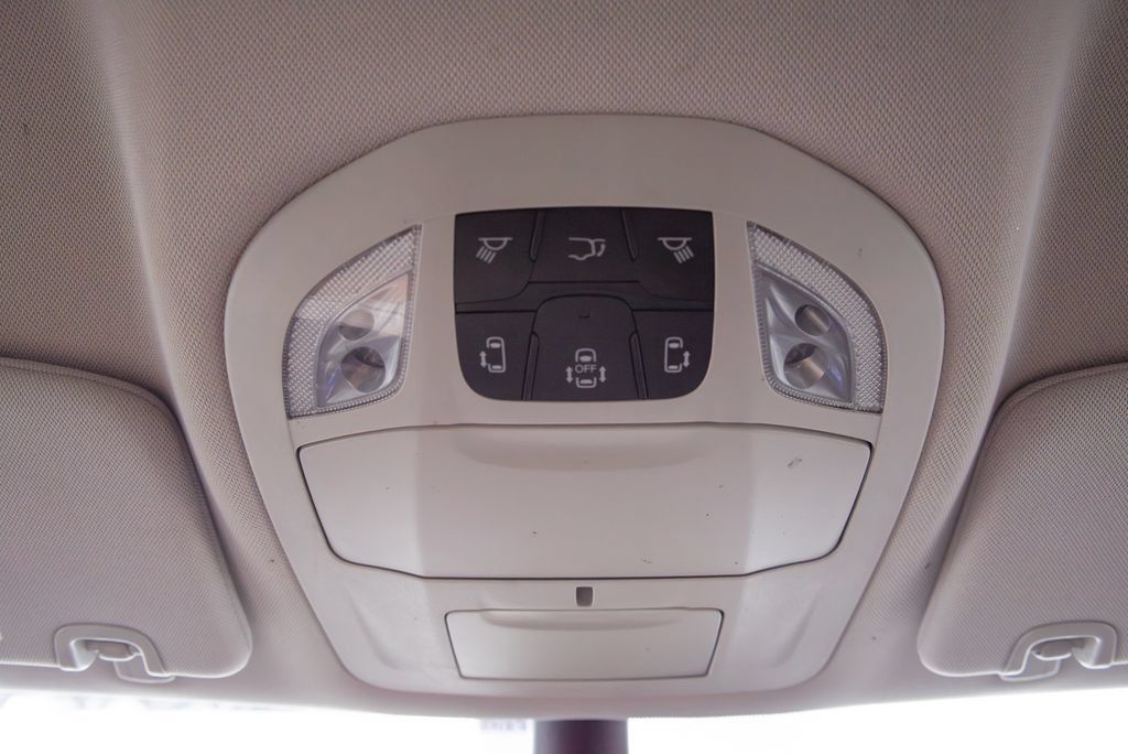 Used 2023 Chrysler Pacifica Touring-L FWD image 40